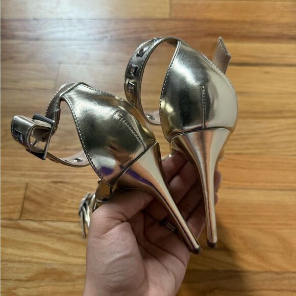 Chase & Chloe | Grommet Buckle Stiletto Pump - Picture 5 of 6